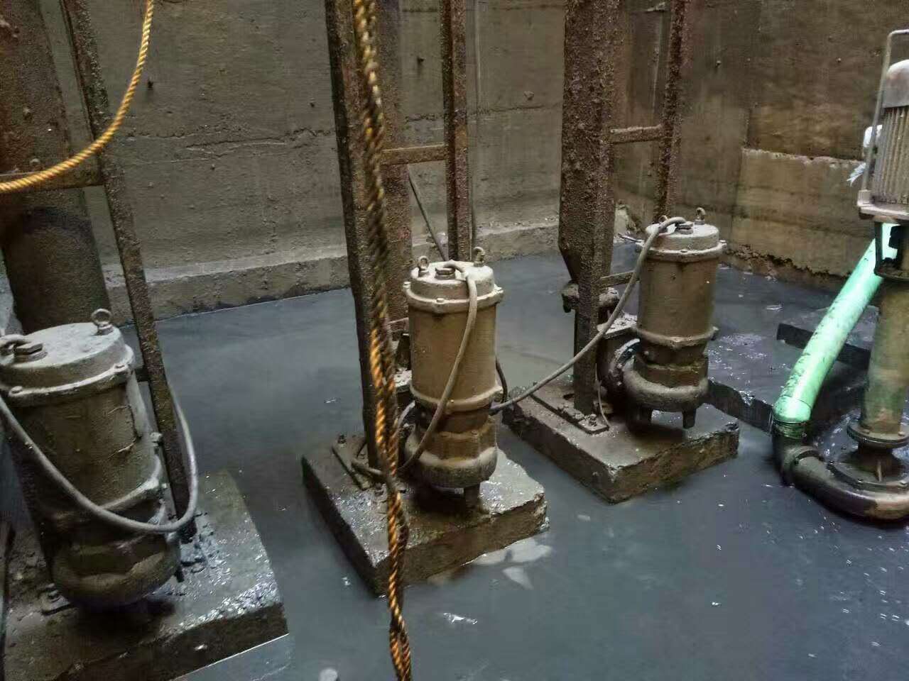 八宿污水池清理